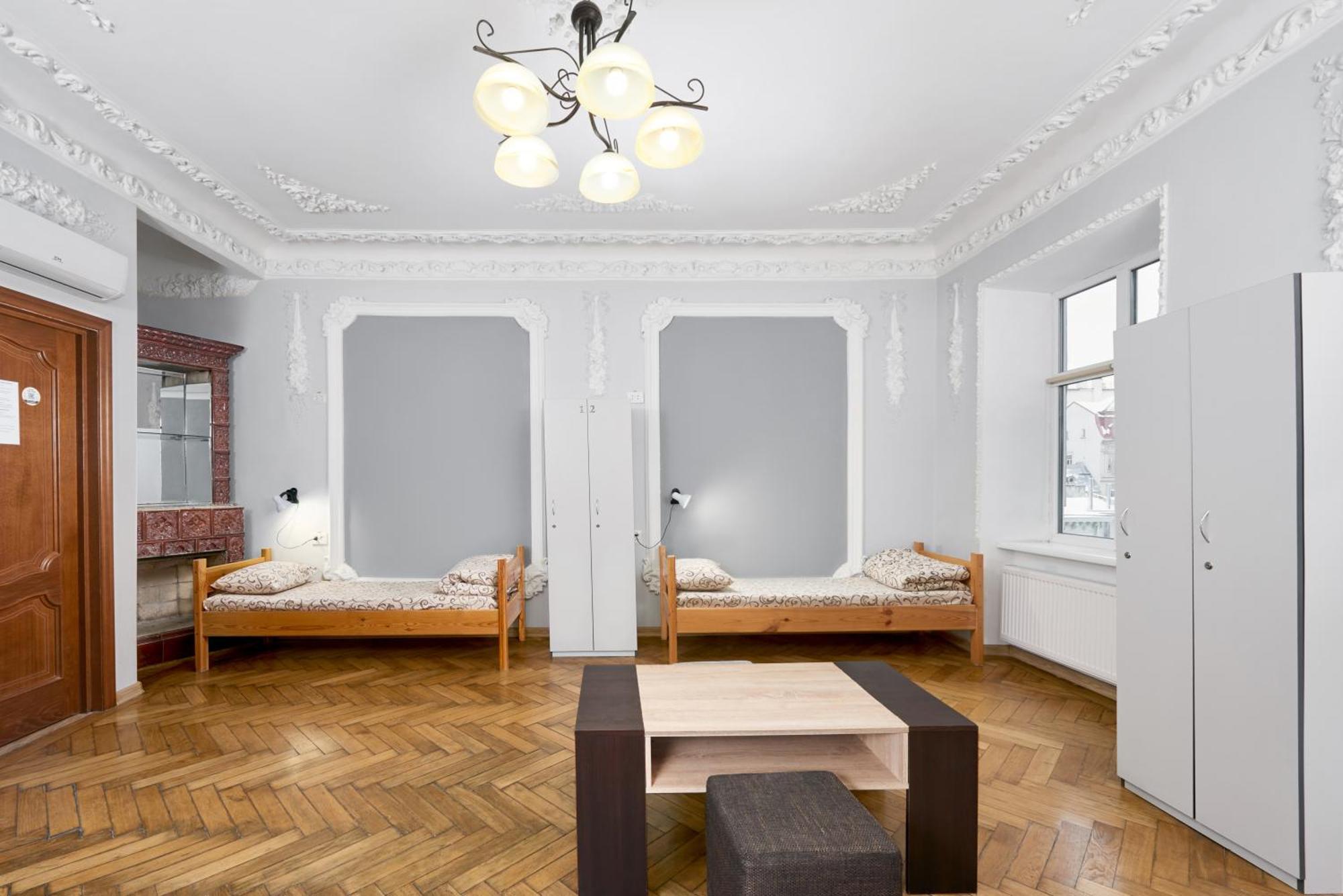Premium Hostel Лвив Стая снимка