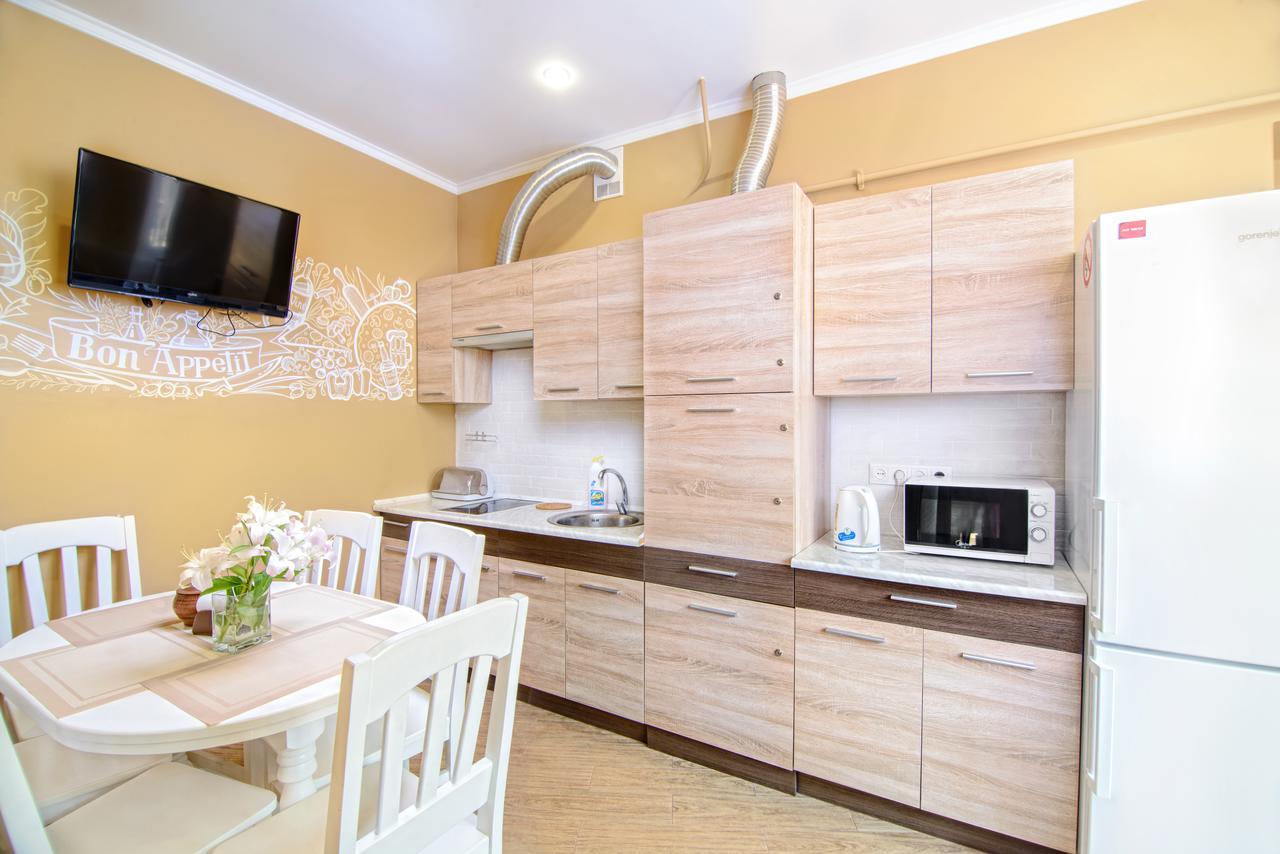 Premium Hostel Лвив Екстериор снимка